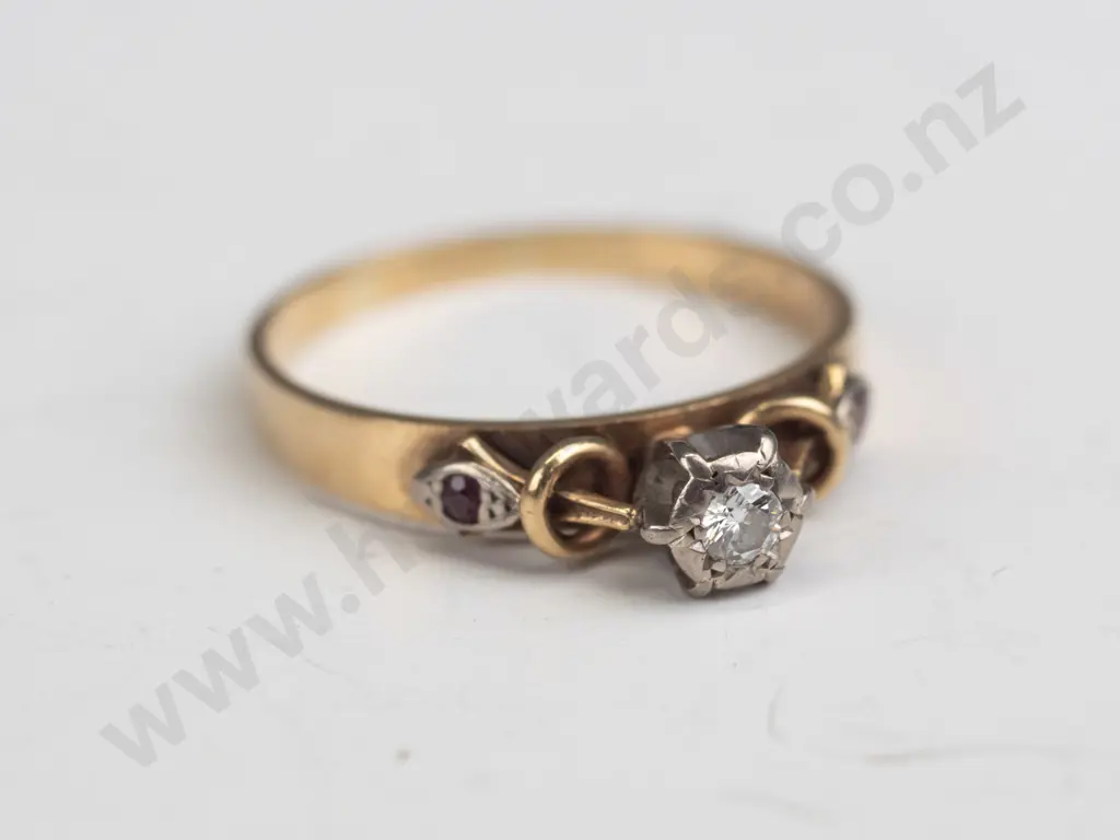 9ct diamond ring hoop shoulders set with rubies - 2.3gms - size Q Image 1++