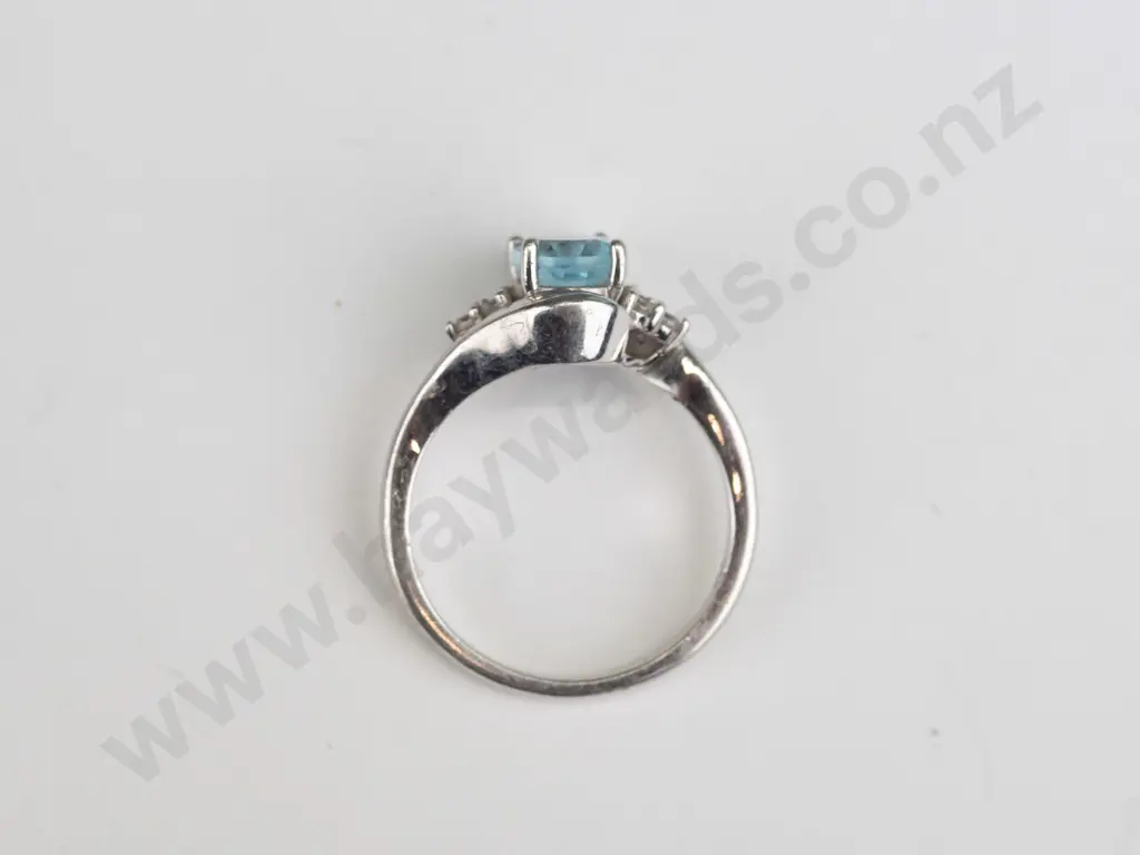 sterling silver topaz ring 3gms size N Image 1++
