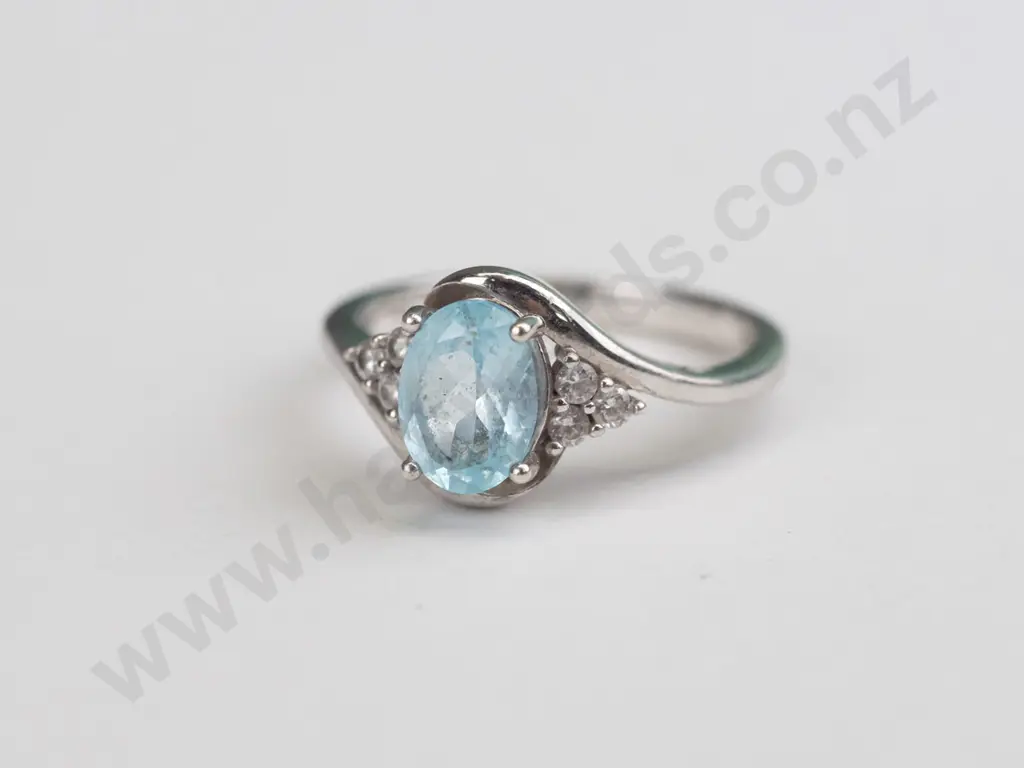 sterling silver topaz ring 3gms size N Image 1++