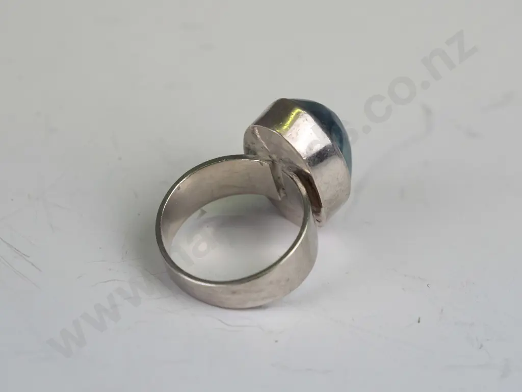 silver ring with milky stone stamped 925 size Q Image 1++