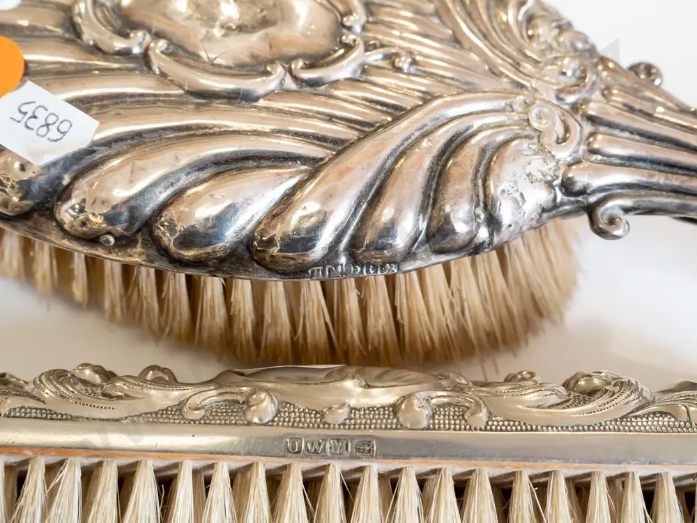2x antique sterling silver brushes: 1x hairbrush & 1x clothing brush. Hair brush L-245 [some dints & corrosion to hair Image 1++