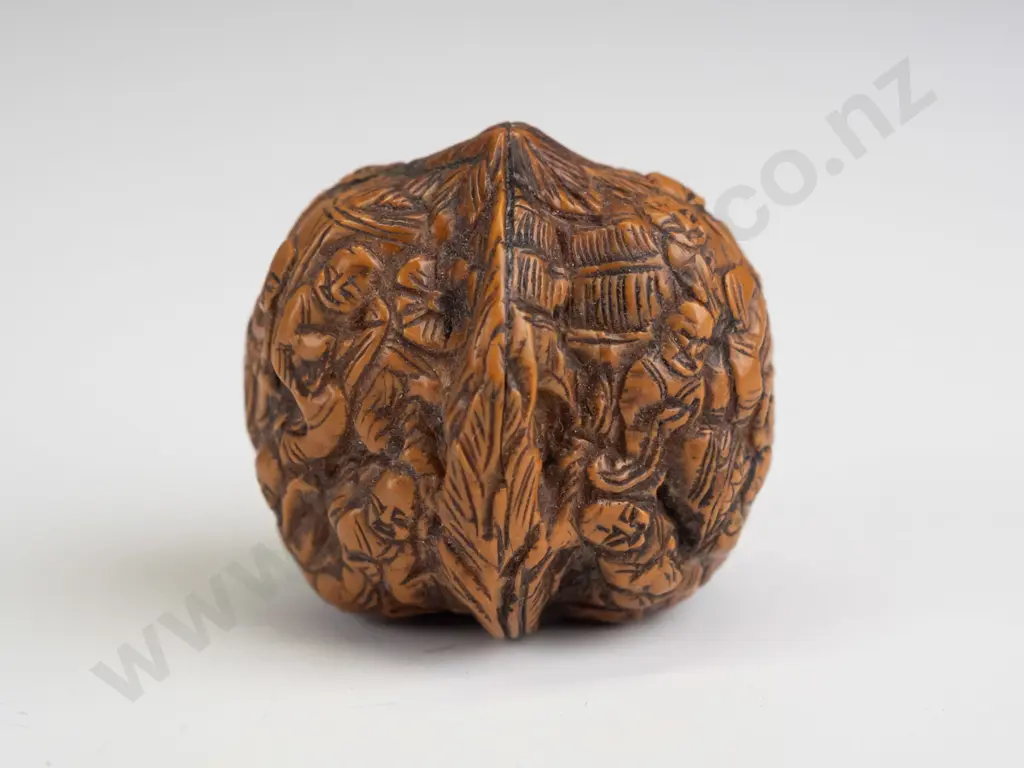 Chinese intricately carved and polished walnut with figural motifs - approx. L-40 Image 1++