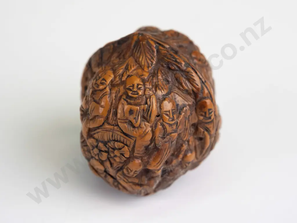 Chinese intricately carved and polished walnut with figural motifs - approx. L-40 Image 1++