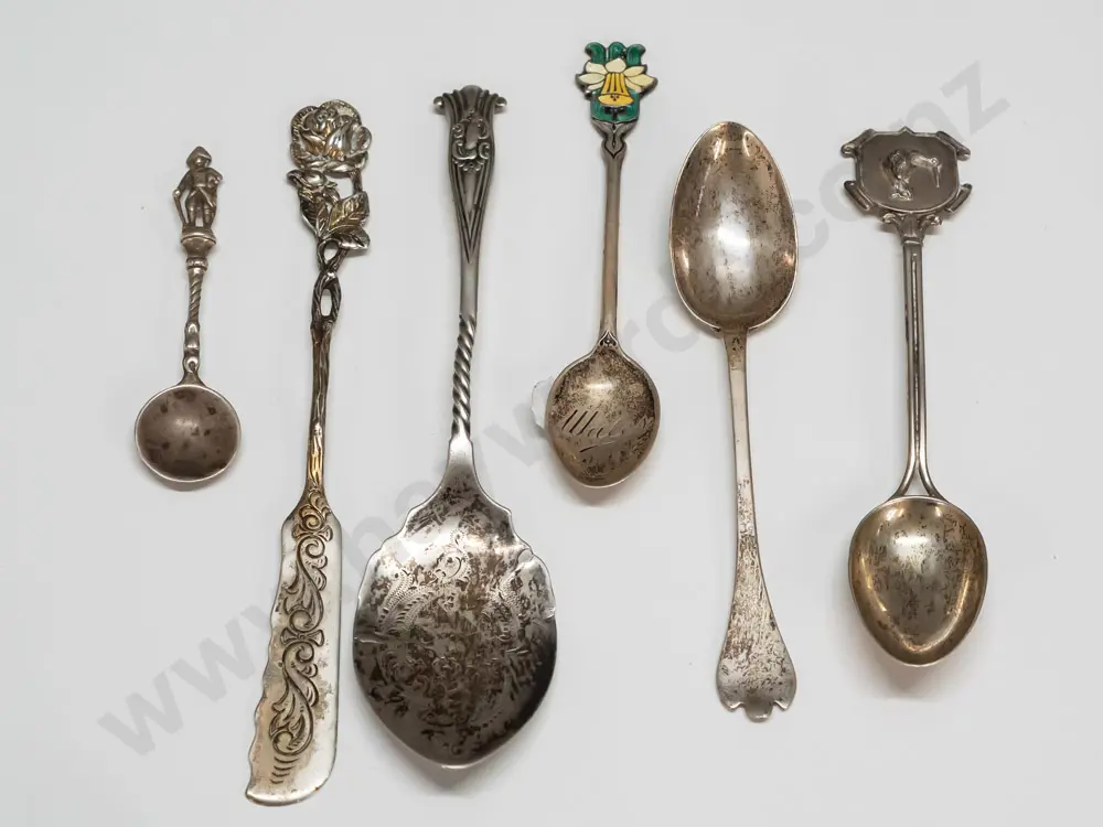 small sterling silver cutlery items - 5 teaspoons and a small butter knife - some are hallmarked, some marked "sterling" Image 1++