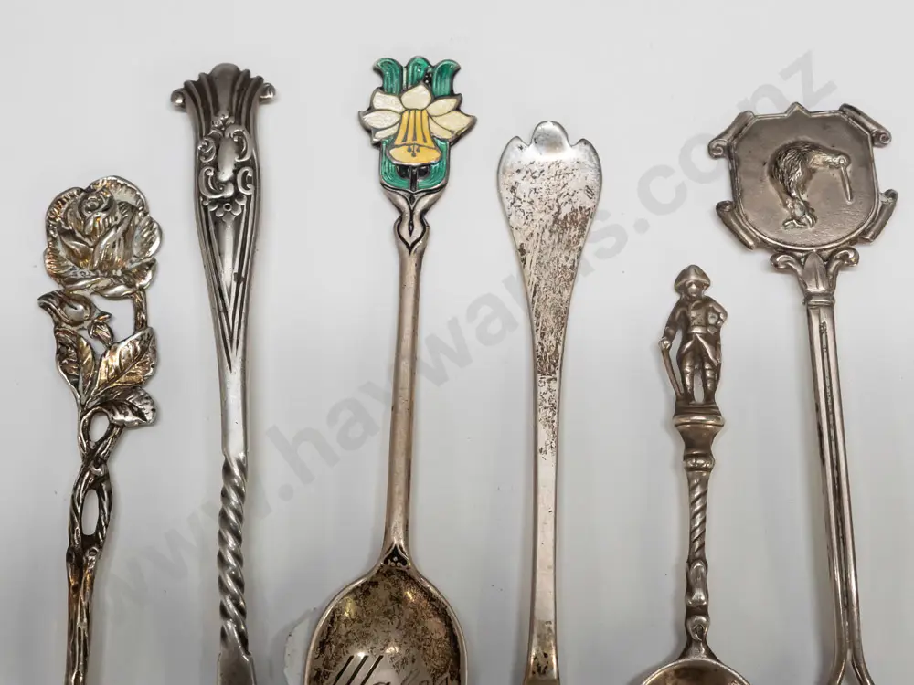 small sterling silver cutlery items - 5 teaspoons and a small butter knife - some are hallmarked, some marked "sterling" Image 1++