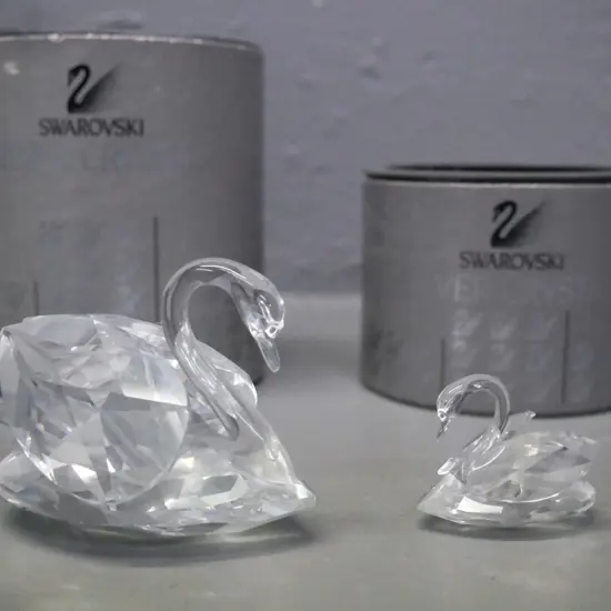 Swarovski 2x miniature swans w/ original packaging. Larger H-50