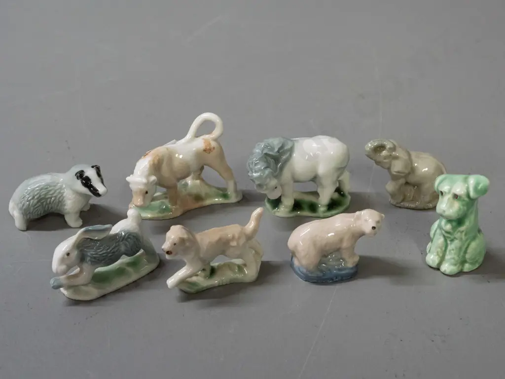 assorted light coloured Wade whimsies and a Sylvac-style miniature dog figure. Only polar bear is marked Wade. Image 1++