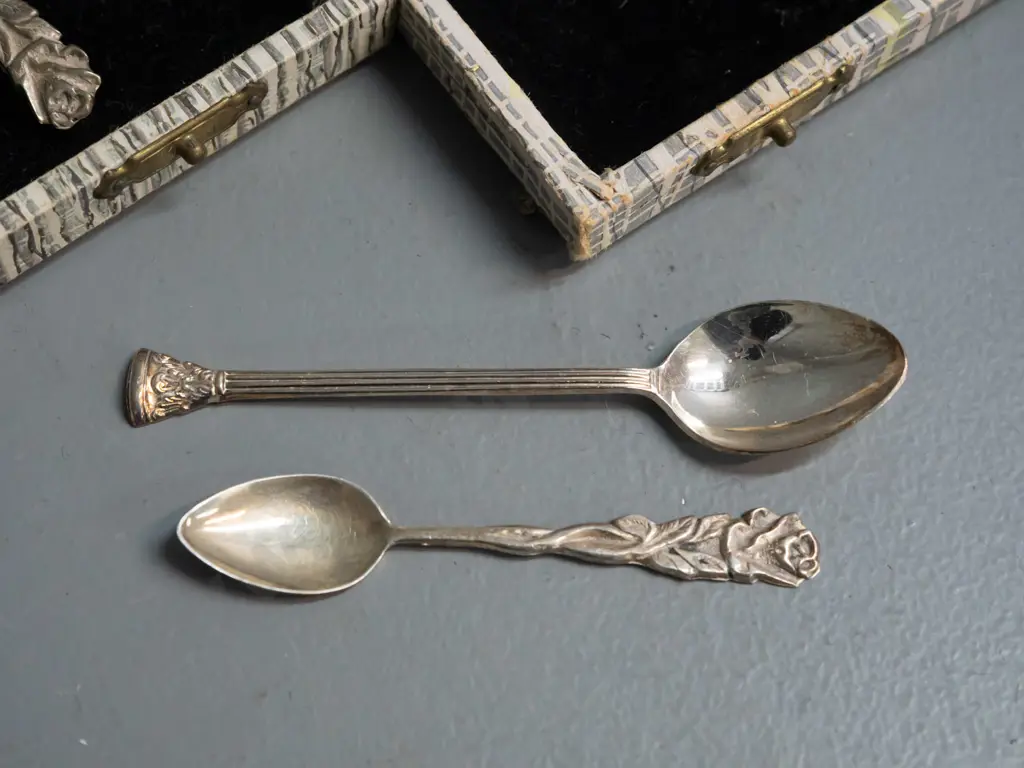 2 sets of 6 sterling silver small tea/coffee spoons - fluted column motif marked STG 925, smaller set marked STG SIL - Image 1++