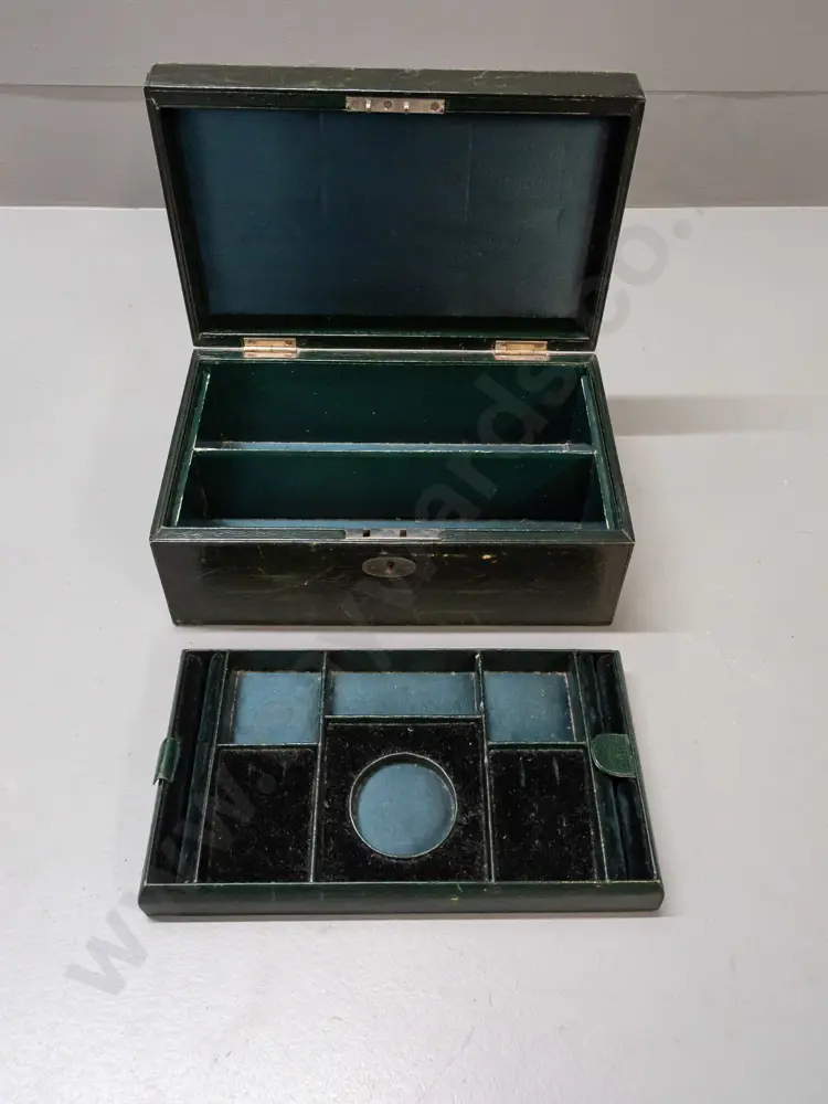 vintage jewellery box with lift-out fitted tray, covered in green vinyl, with plated handle & escutcheon, has lock but Image 1++