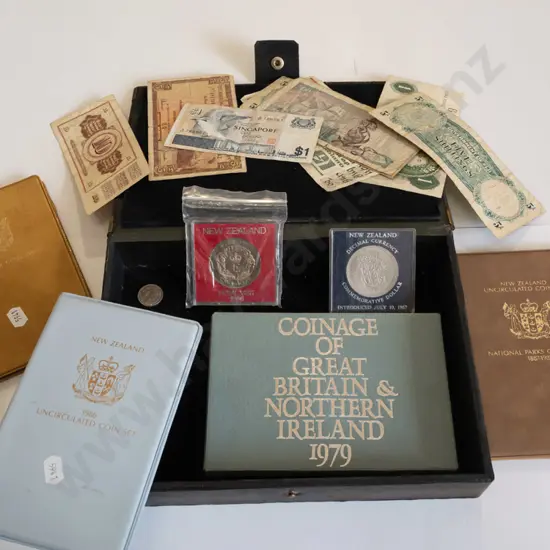 assorted coins and bank notes in leather case - uncirculated New Zealand sets 1985, 1987, 1988, 1979 Great Britain and