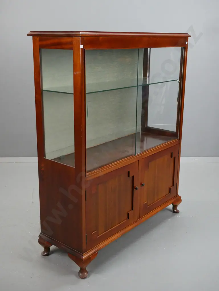 vintage mahogany display case with 2 glass sliding glass doors above 2 wooden panelled doors, Image 1++