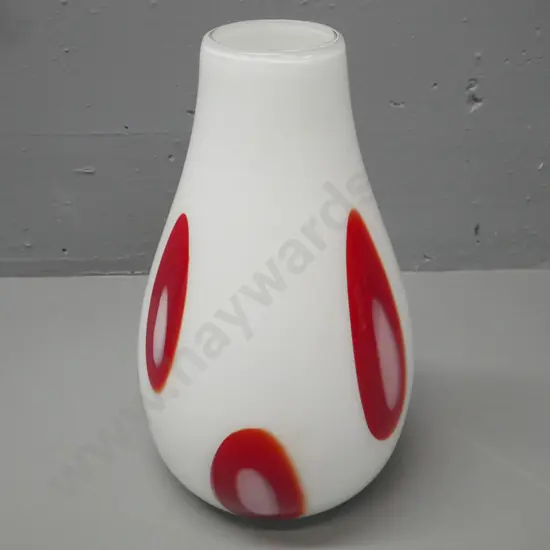 art glass vase white w/ red oblong decorations H-300 D-180 [minor scratching]