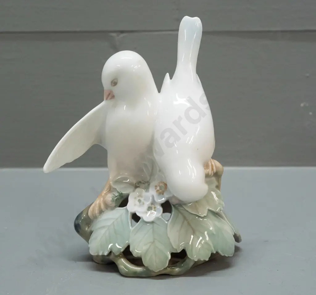 Royal Copenhagen figure - 2 doves on a branch H-130 W-100 Image 1++