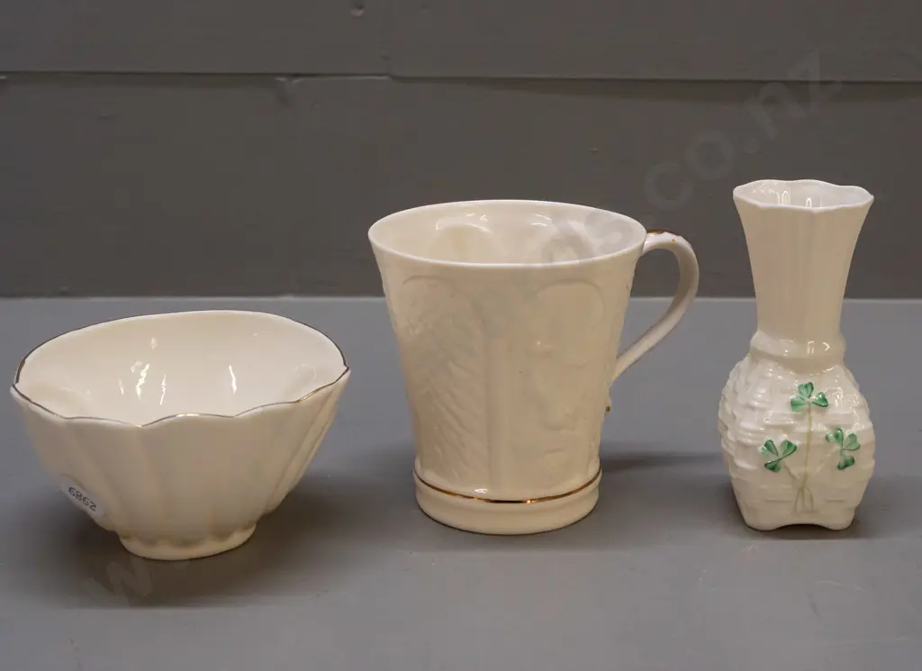 3 small pieces of Belleek pottery - mug and bowl with gilt decoration and a vase with woven texture H-110 Image 1++