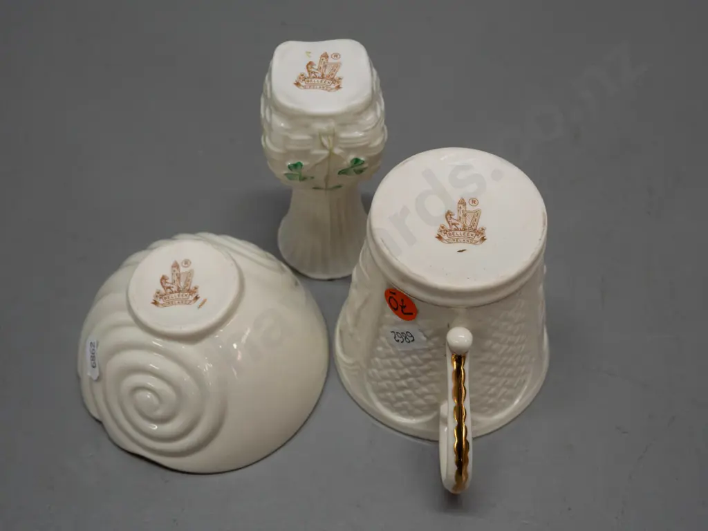 3 small pieces of Belleek pottery - mug and bowl with gilt decoration and a vase with woven texture H-110 Image 1++