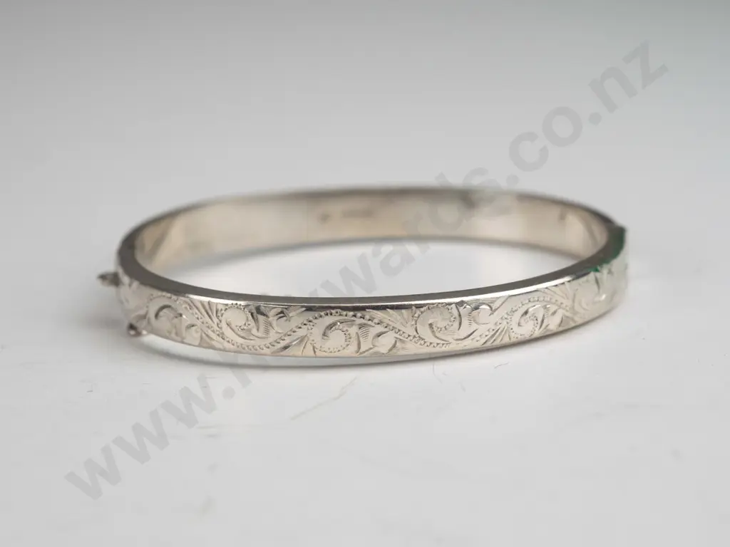 silver bangle with safety chain stamped stg sil Image 1++