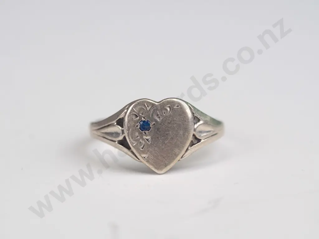 silver heart signet ring with blue stone size K Image 1++