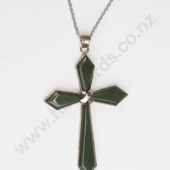 sterling silver greenstone cross necklace 12gms