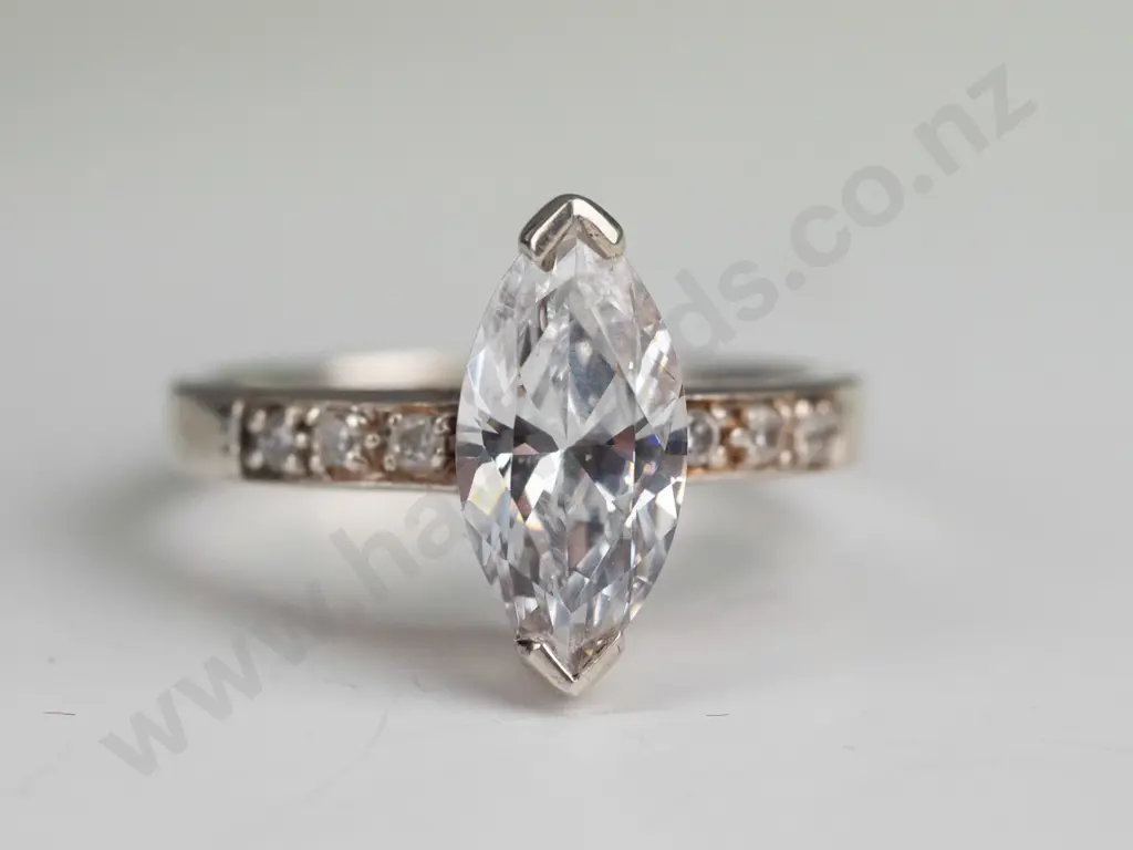 silver dress ring stamped 925 silver size T Image 1++