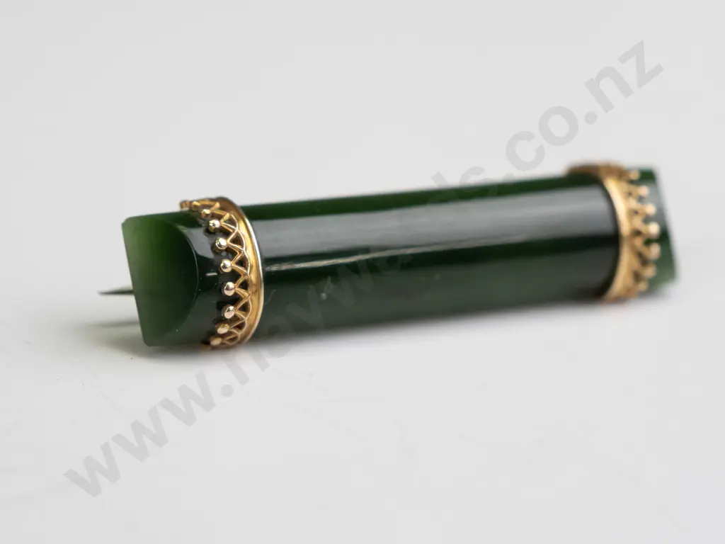greenstone bar brooch no mark Image 1++