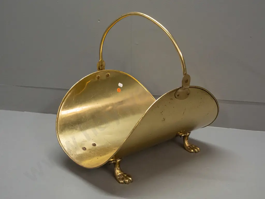 brass fireside wood basket with lion's paw feet - some scratching and discolouration H-270 L-430 Image 1++