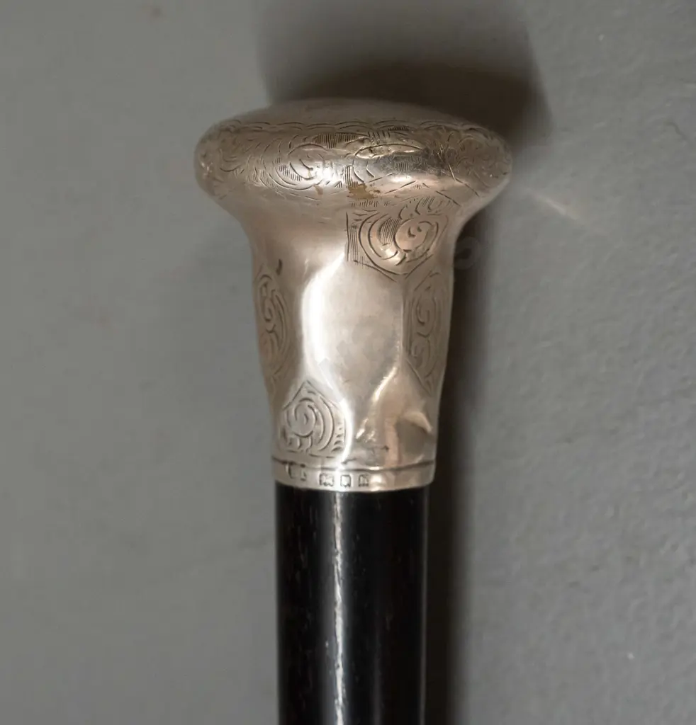 vintage black laquered cane with faceted and engraved sterling silver cap, brass ferrule - some denting to silver L-920 Image 1++
