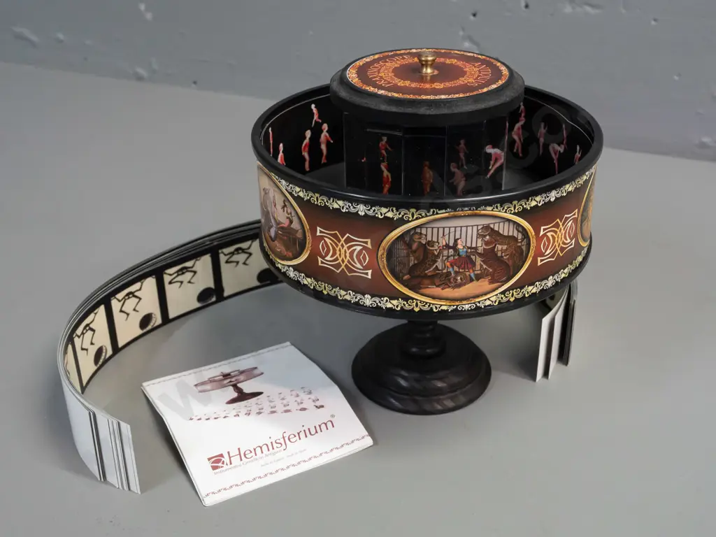 Hemisferium reproduction praxinoscope moving picture device with spinning gallery, viewing mirrors and assorted paper Image 1++