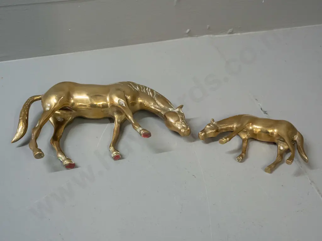 2 polished cast brass horse figures - mare and foal - larger H-135 L-210 Image 1++
