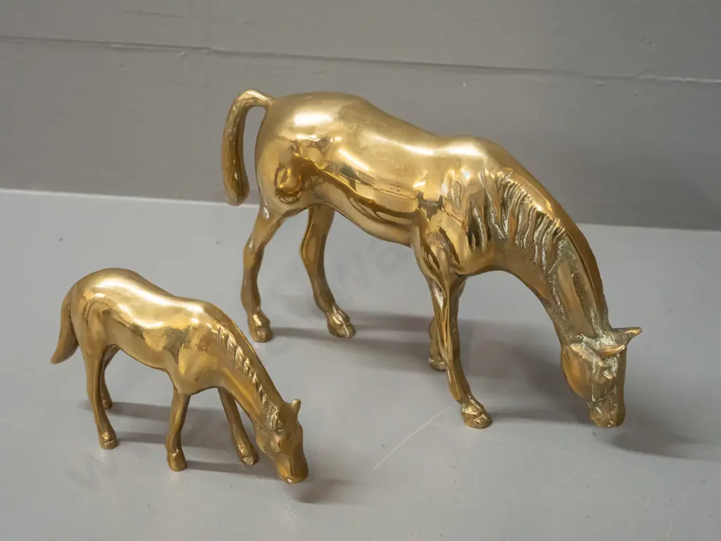 2 polished cast brass horse figures - mare and foal - larger H-135 L-210 Image 1++
