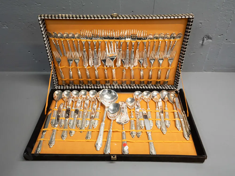 LBL plated cutlery set in fabric covered box - wear & missing plating on spoons, some rough edges to casting Image 1++