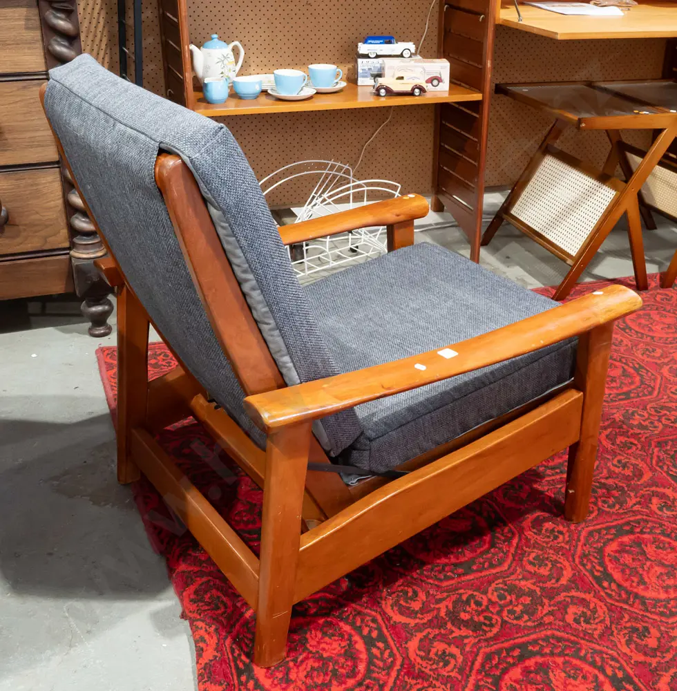 retro mahogany open-arm lounge chair w/ reclining mechanism with extending foot rest H-860 W-720 D-780 Image 1++