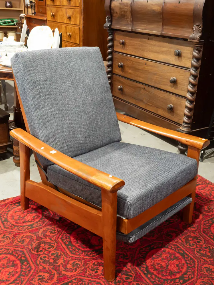 retro mahogany open-arm lounge chair w/ reclining mechanism with extending foot rest H-860 W-720 D-780 Image 1++