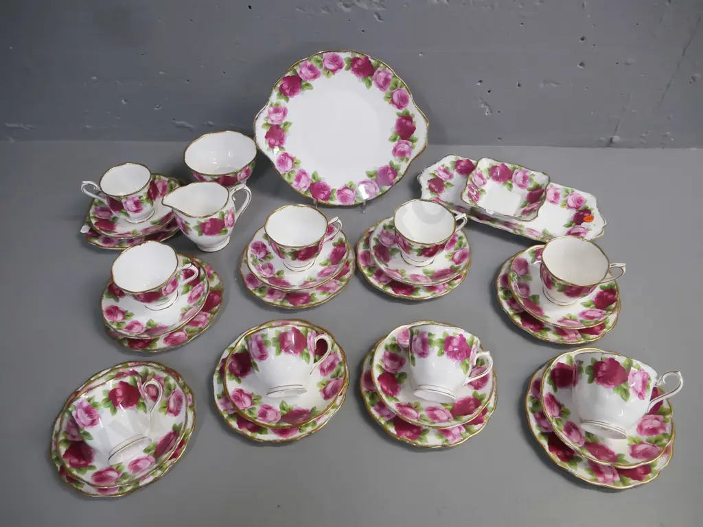 32-piece Royal Albert Old English Rose tea set: 9x trios, cream & sugar, cake plate etc. Cake plate D-290 Image 1++