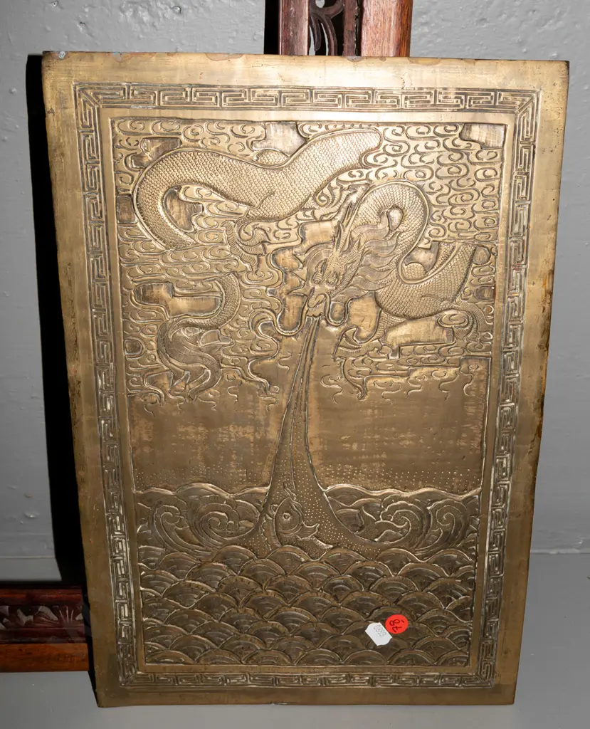 vintage Chinese cast and etched brass plaque with dragon and ocean fish motifs, in rosewood frame with pierced panels - Image 1++