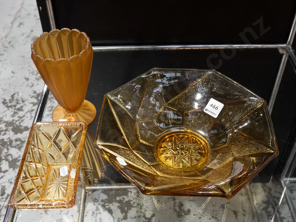 3x vintage amber glass: 2x bowls & 1x scalloped Roman ribbed Art Deco glass. Large bowl D-250 Image 1++