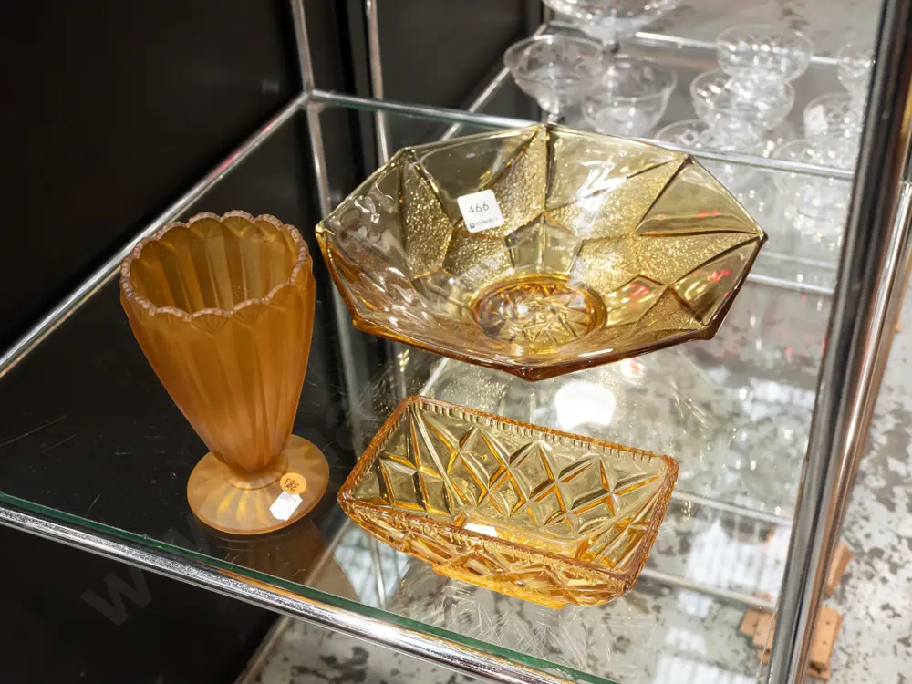 3x vintage amber glass: 2x bowls & 1x scalloped Roman ribbed Art Deco glass. Large bowl D-250 Image 1++