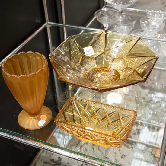 3x vintage amber glass: 2x bowls & 1x scalloped Roman ribbed Art Deco glass. Large bowl D-250