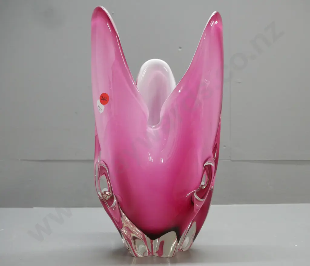 art glass Iwatsu Hineri style vase, no makers mark. H-310 Image 1++