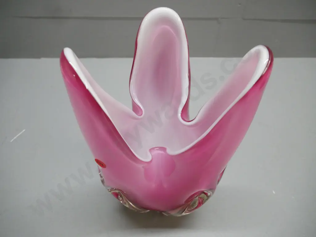 art glass Iwatsu Hineri style vase, no makers mark. H-310 Image 1++