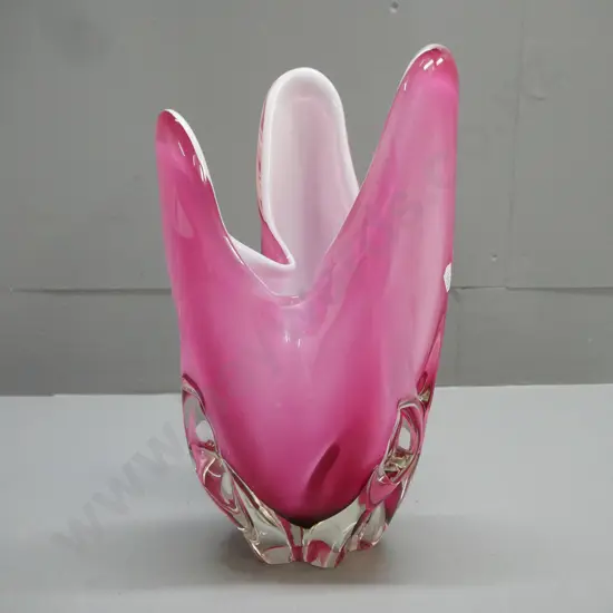 art glass Iwatsu Hineri style vase, no makers mark. H-310