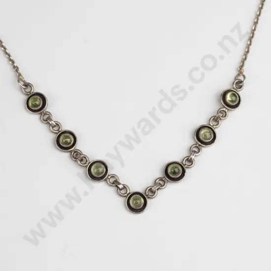 sterling silver peridot necklace 8gms