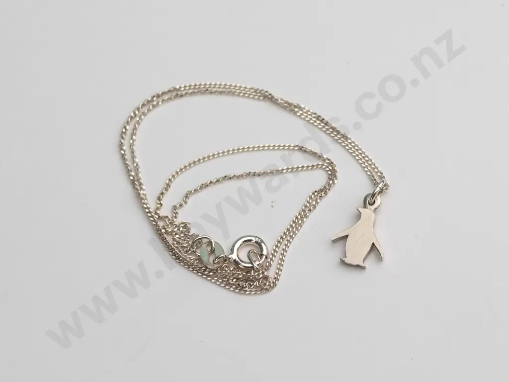 silver penguin necklace chain stamped 925 Image 1++
