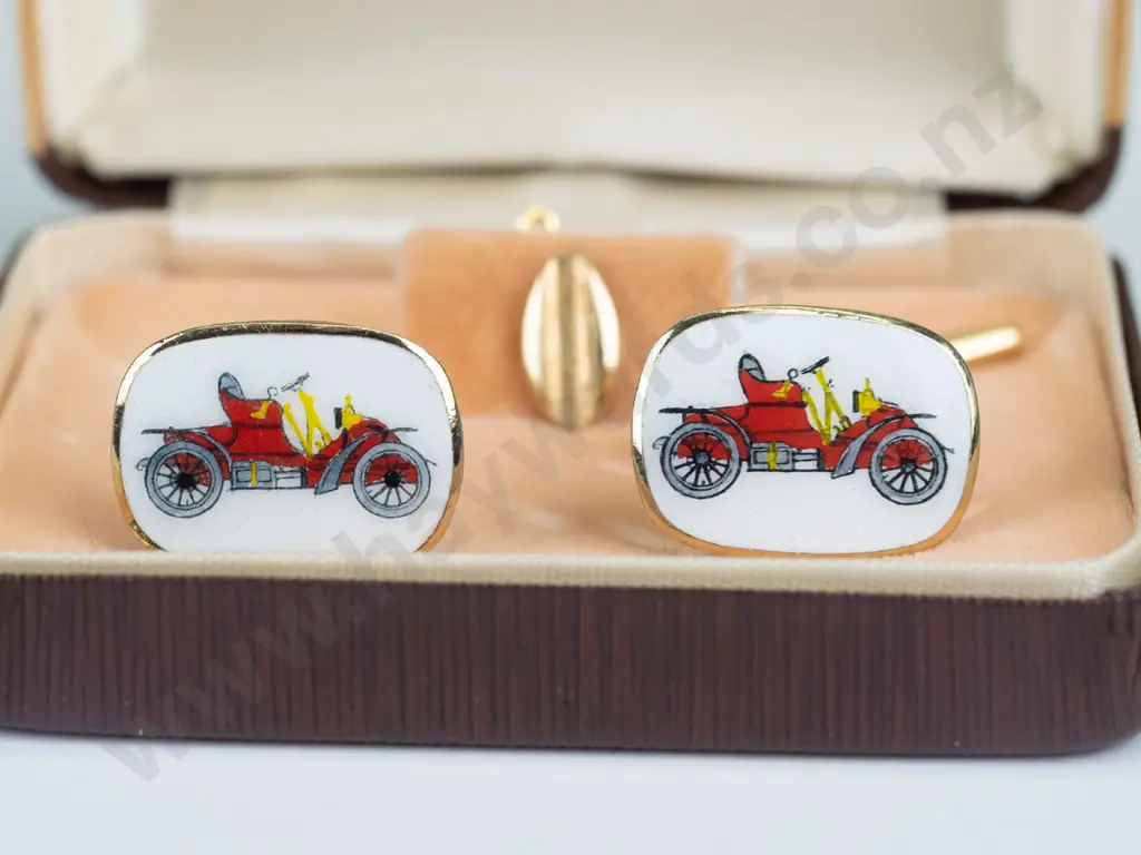 pair of gold filled cufflinks & lapel pin Image 1++