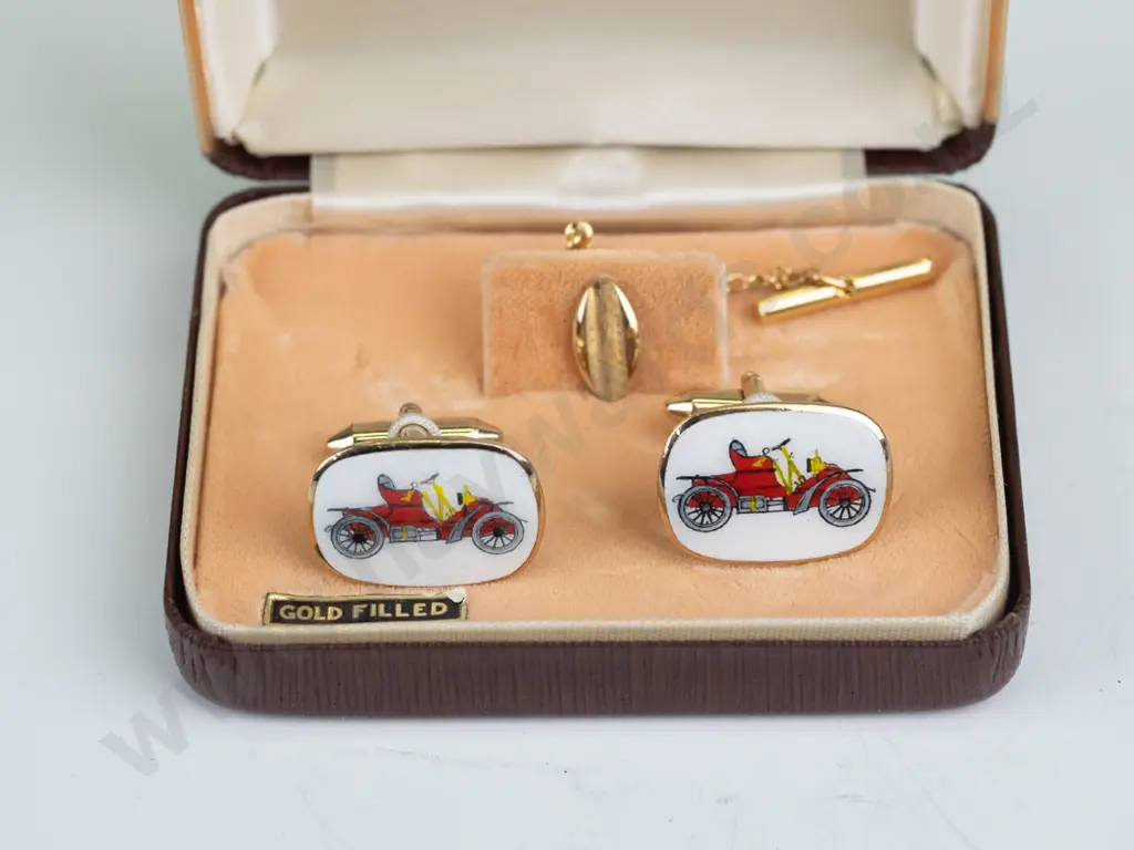 pair of gold filled cufflinks & lapel pin Image 1++