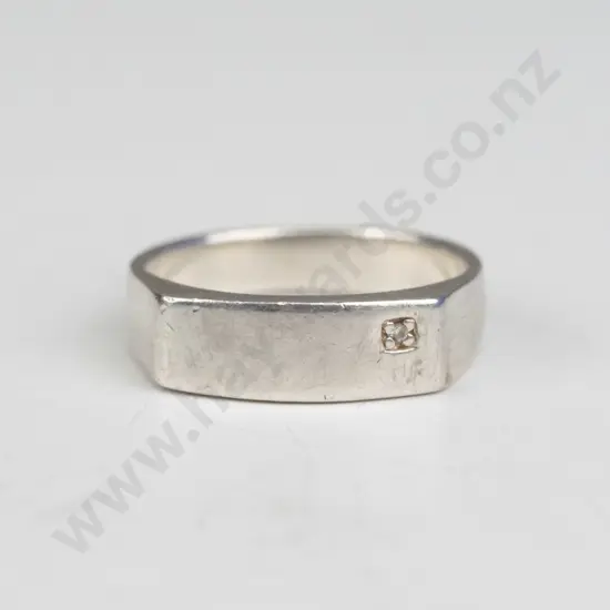 silver ring with small cz stone stamped 925 size T/U