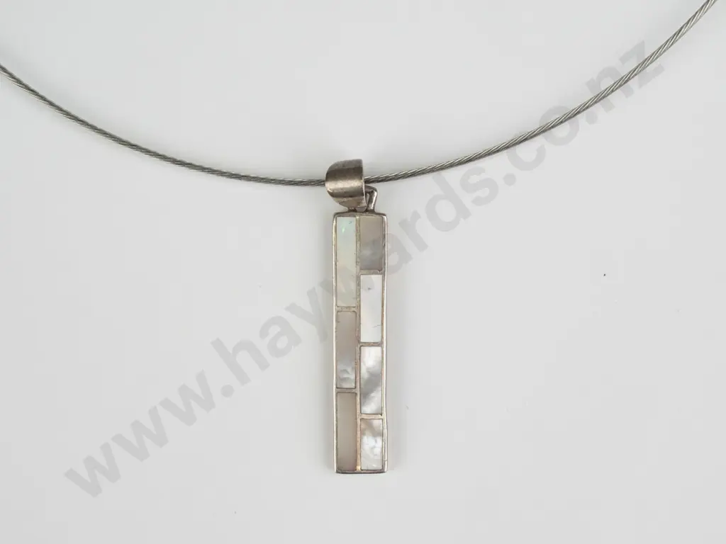 silver necklace with mother of pearl stamped 925 Image 1++