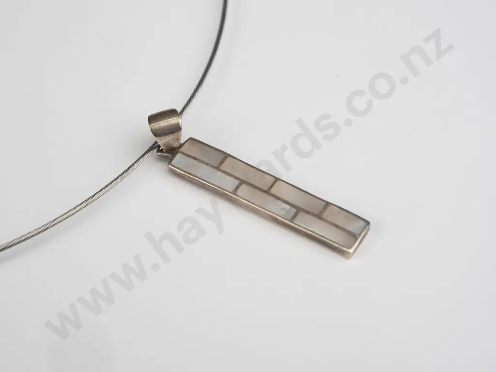 silver necklace with mother of pearl stamped 925 Image 1++