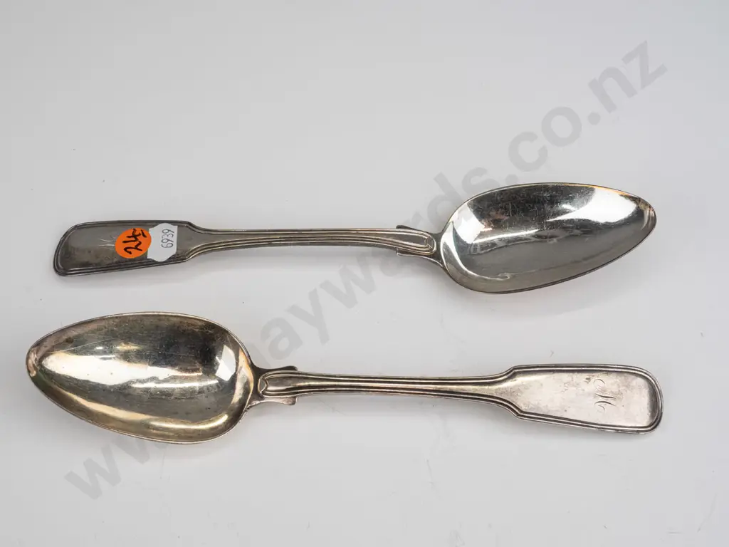 pair of vintage sterling silver spoons with 'M' monogram L-230 Image 1++