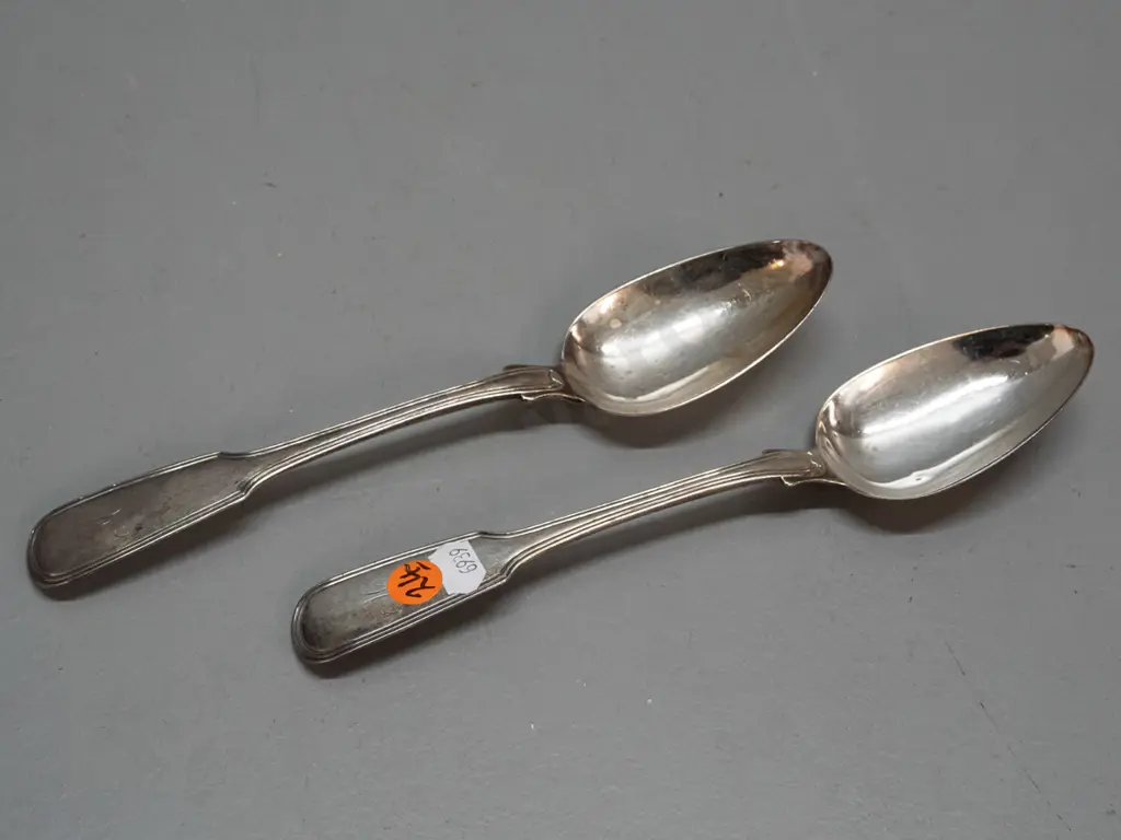pair of vintage sterling silver spoons with 'M' monogram L-230 Image 1++