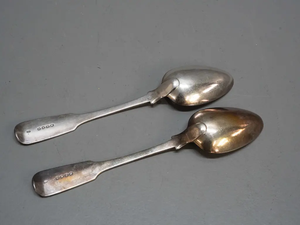 pair of vintage sterling silver spoons with 'M' monogram L-230 Image 1++